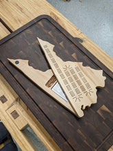 Load image into Gallery viewer, Virginia State VA Travel Cribbage Board, Storage Inside!, Includes Cards and Pegs!